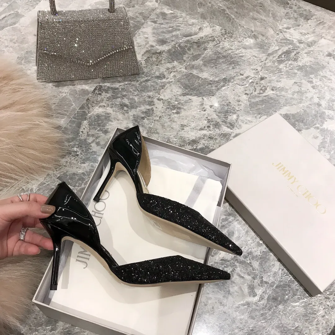 👟👟Ex-factory price👟👟Ex-factory price 520👟👟 Women's Shoe Factory 𝐉𝐢𝐦𝐦𝐲 𝐂𝐡𝐨𝐨 A pair of high heels that can conquer all men, a must-have item for all-match annual meetings Bilng Bilng is so beautiful that no one can take a breath away Material: Special Cretan spliced cow patent leather, sheepskin lining, Italian genuine leather outsole Heel height: 8cm Three colors: black, nude, silver Size: 35-39